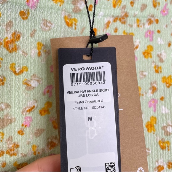 Stitch Fix l VERO MODA Floral Maxi Skirt In Pastel Green, Medium - Picture 5 of 8